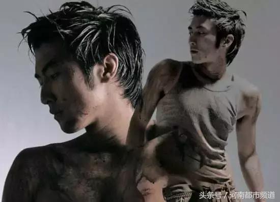 背起吉他的谢霆锋，才是我们记忆中的那个谢霆锋！