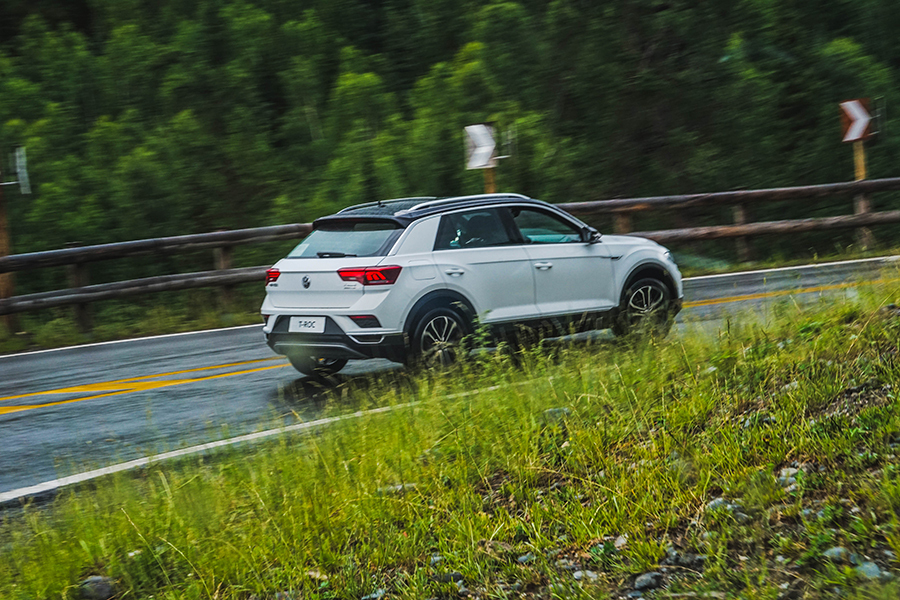 领克02丰田chr,丰田c-hr2020款领先版试驾