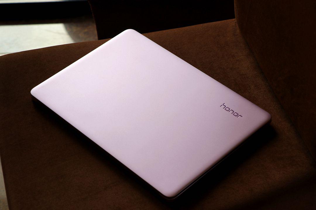 轻薄便携超强性能不抢购，荣耀MagicBook定价实惠
