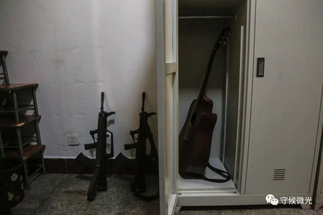 品图：大国末梢的站立者