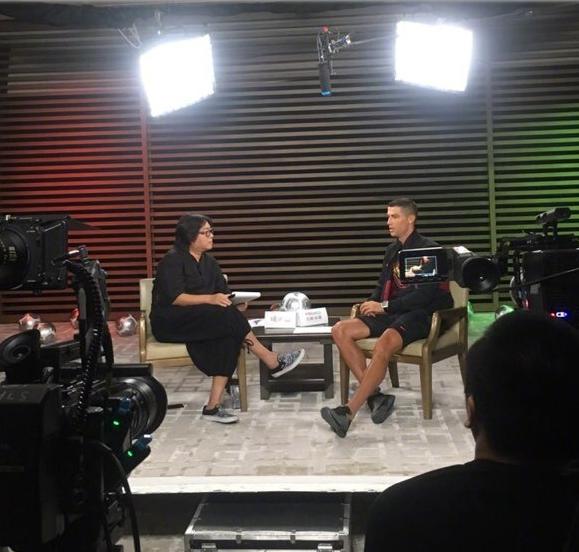 高晓松：C罗迟到，驱赶编导罢录，提前14分钟叫停