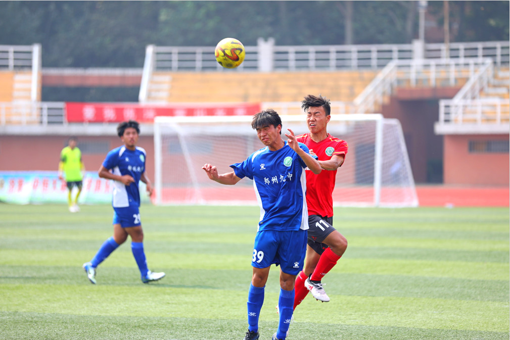 一刻镜头下的校园足球“德比之战”