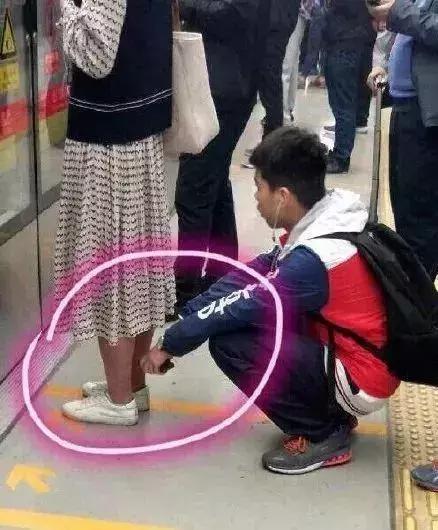 关注！这群人靠*拍偷**女生裙底月入过万！