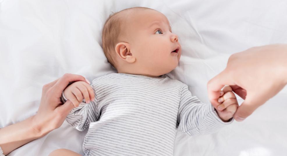 妈妈生完宝宝后奶痛怎么办,妈妈生完孩子奶少怎么办