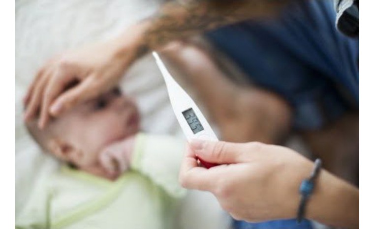 夏天宝宝低烧可以盖被子吗,小孩一到夏天就低烧