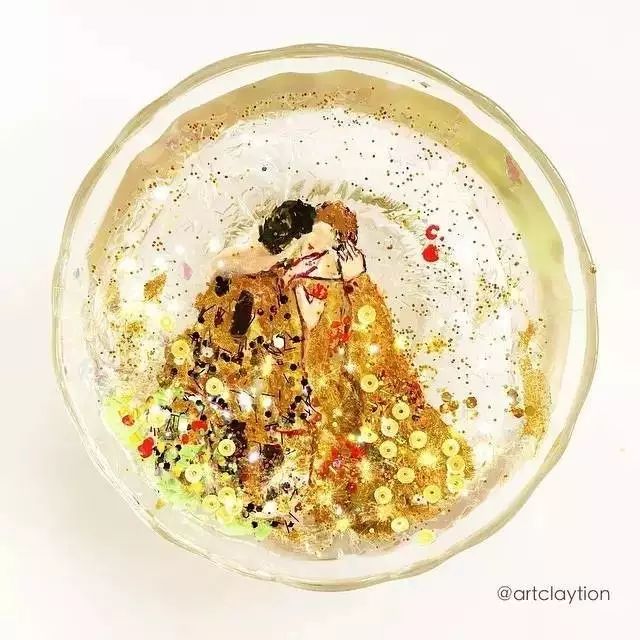 新加坡才女用口红和指甲油创作的高定礼服，居然比设计师手稿还要美！