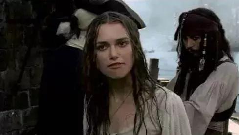 凯拉奈特莉颜值巅峰,平胸也能穿出自信来