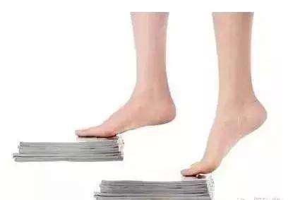 鞋后跟偏外侧磨损怎么办,脚后跟外侧鞋的位置磨损严重