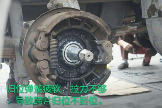 轮毂一点点破损建议修复还是更换,轮毂的正确维护方法车主们看过来
