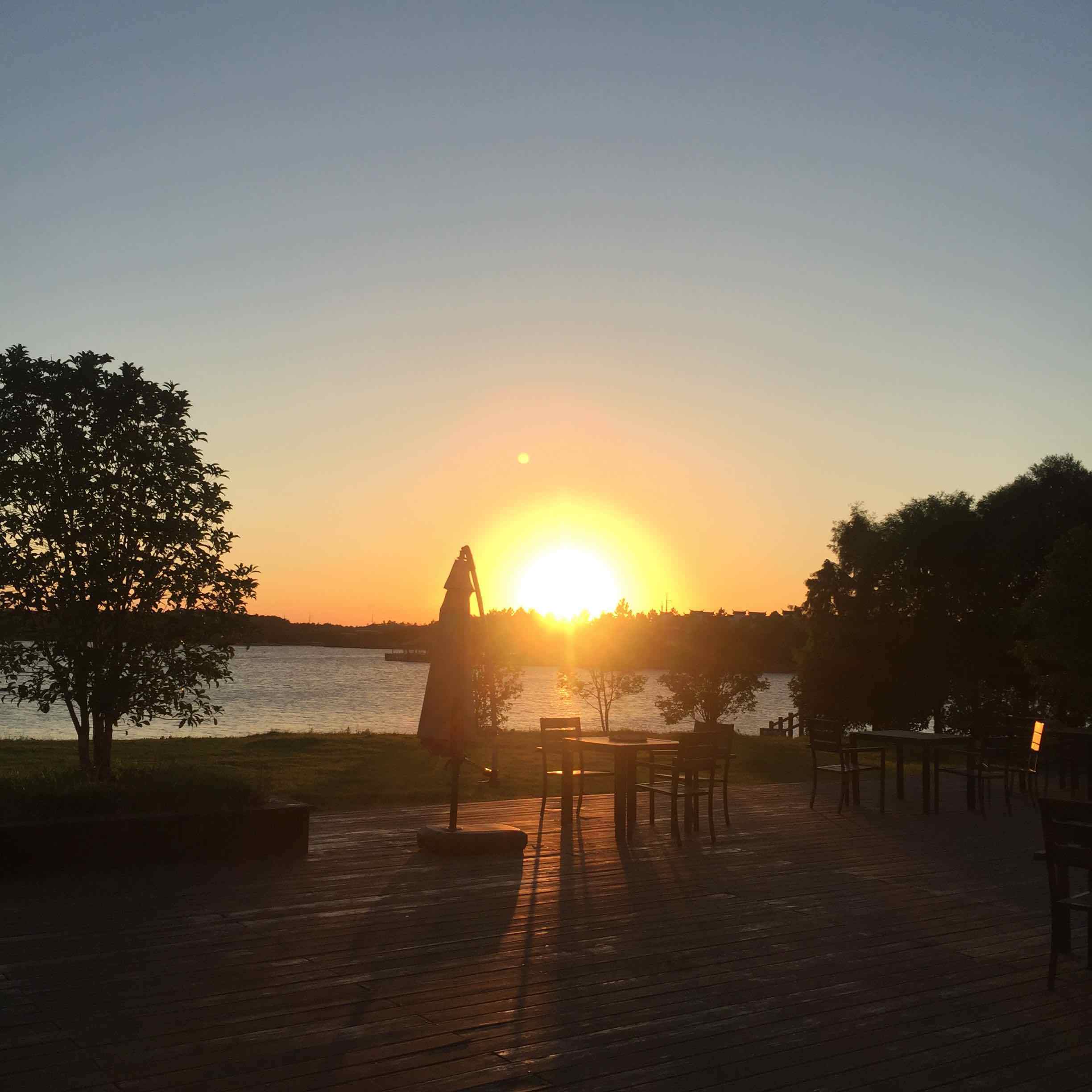 一家人聚在一起好好开心,一家人聚在一起温馨吃饭