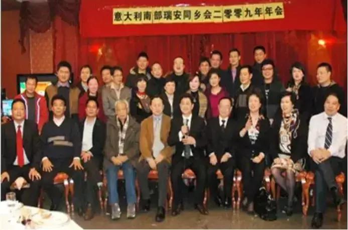 校服乔治白,校服供应商乔治白