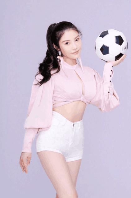 跟柳岩比哪个身材好,与柳岩比身材