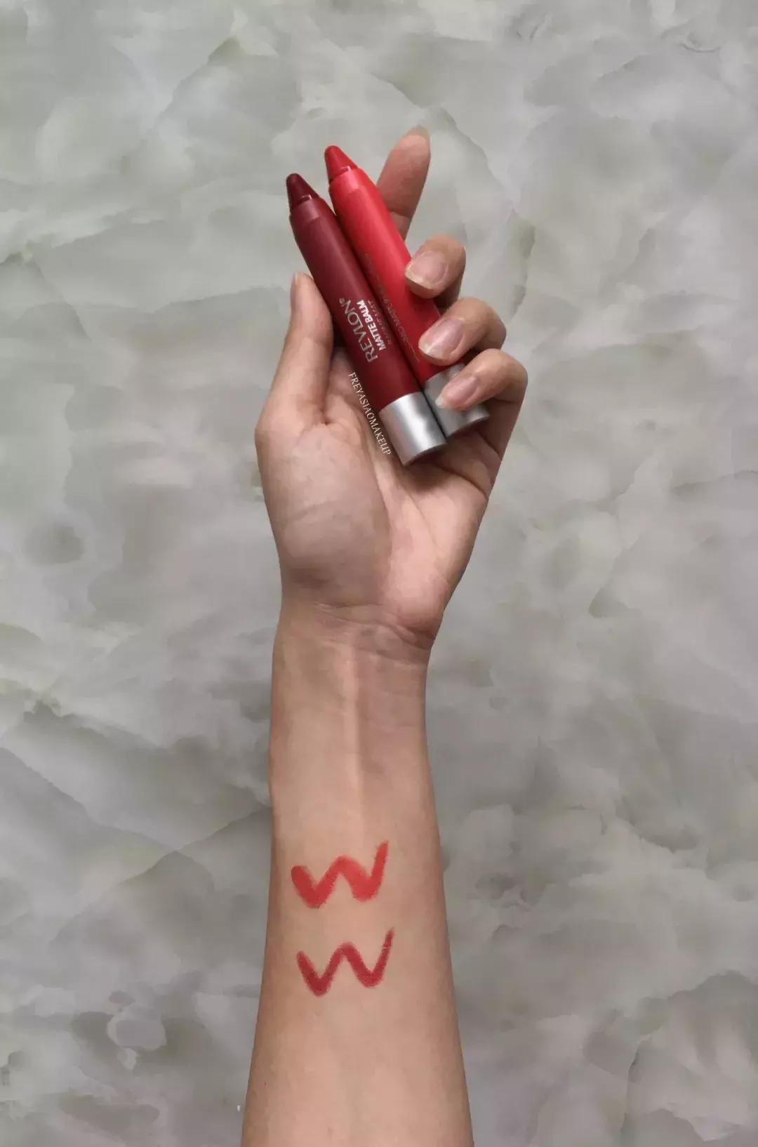 试色唇膏开箱视频,露华浓口红经典黑管唇膏