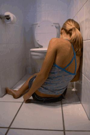 女大学生昏迷14天,女大学生晕倒众人救