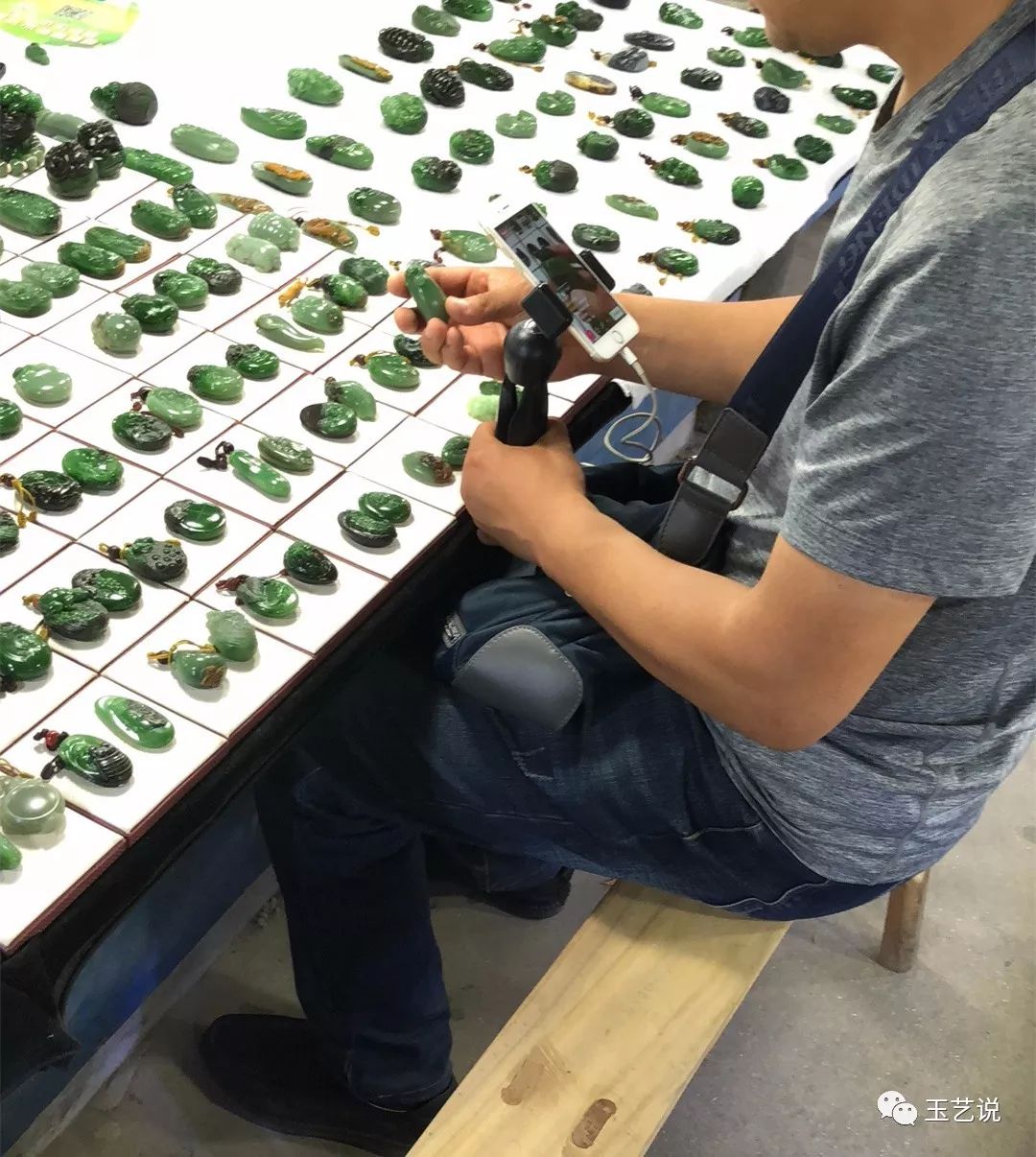 直播上卖玉石是真的吗,直播卖玉石的便宜是真的吗