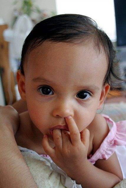 一位教授给孩子批改作业,一个老师给学生发试卷