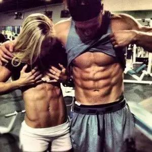 腹肌帅哥小鲜肉锻炼,练腹肌不伤腰速成腹肌的动作