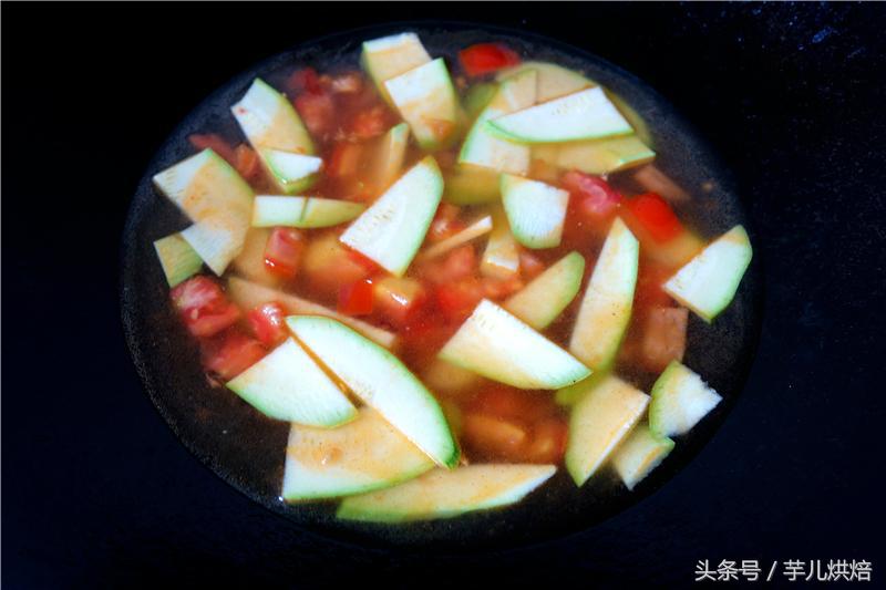 新疆鸡蛋西红柿面片汤,番茄面皮疙瘩汤