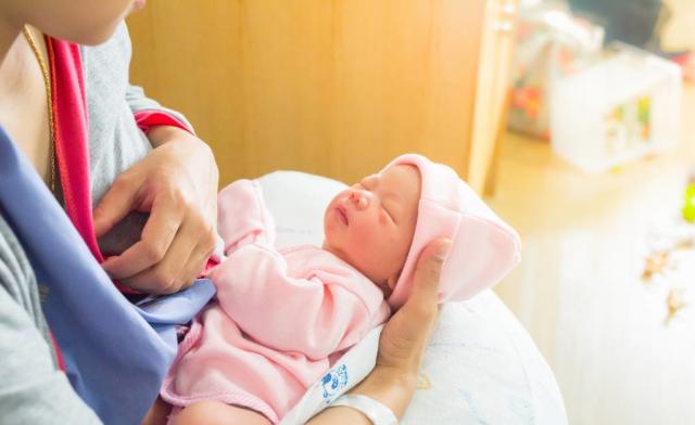 堵奶退烧推拿手法,哺乳期奶胀痛有硬块发烧了推拿