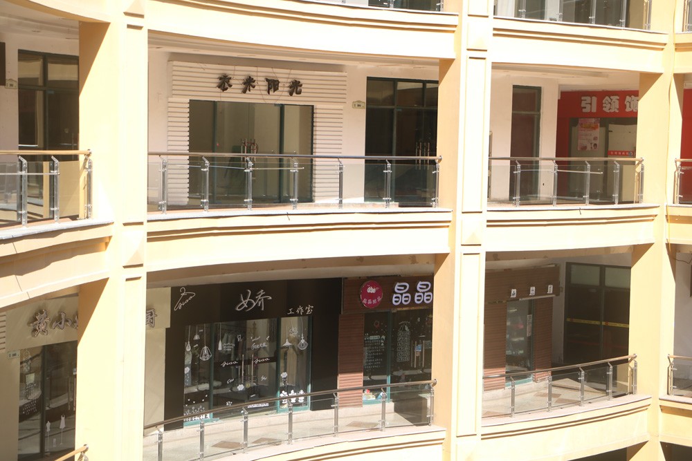 商铺空置商户关门合肥明发商业广场人气爆冷现状堪忧