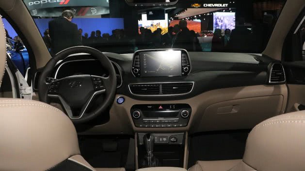 现代途胜推出中国特供版，惨遭吐槽前脸整容失败，网友直呼太丑！