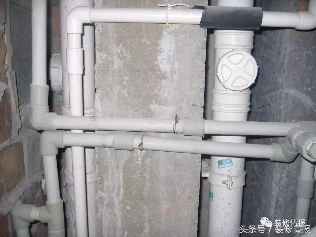 铺完瓷砖不是特别平整,瓷砖铺贴有一点点高低不平