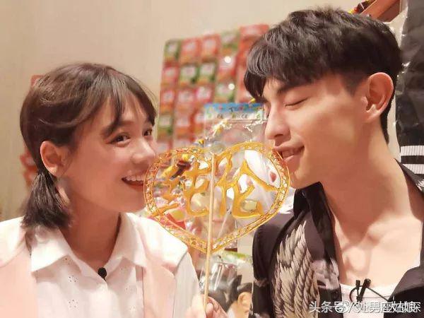 我数了一下邓伦起码和5个女星有CP感，这是男友脸还是丑帅脸？