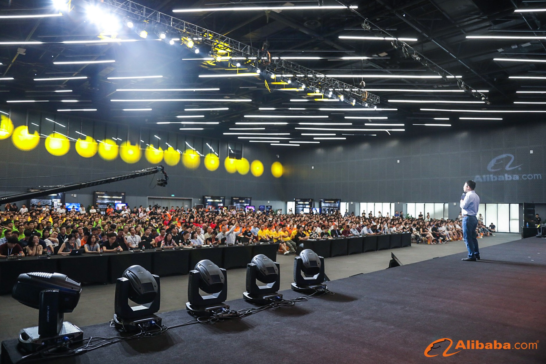 前NBA球星搞“代购”从阿里巴巴国际站批发熊猫服“倒卖”美国