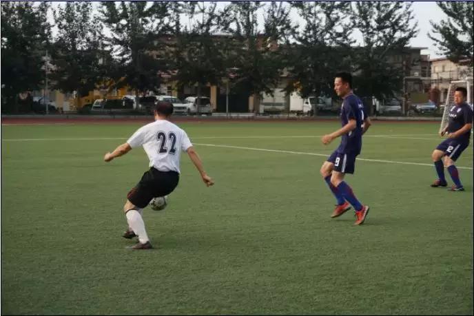 点燃新激情，丰富新生活——“映连红杯”足球邀请赛鸣锣收金