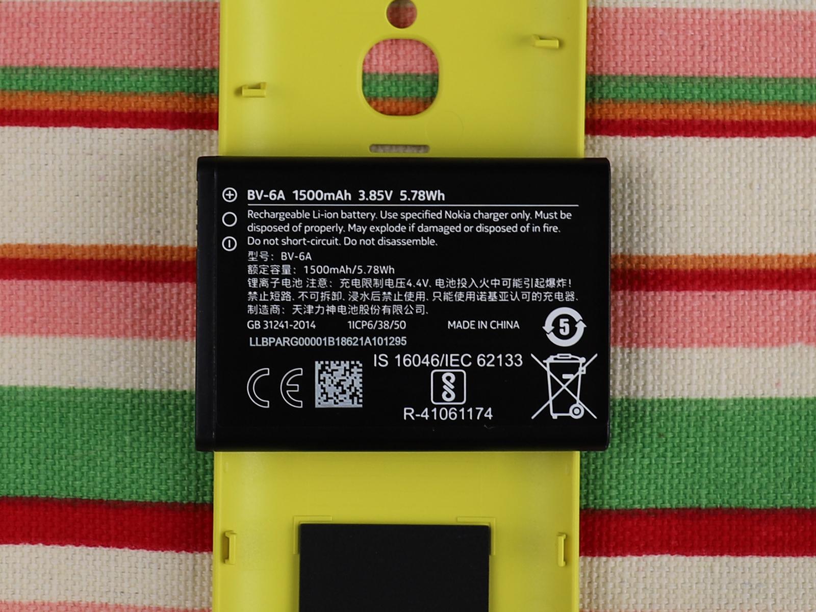 全新诺基亚8210灵巧又聪明,诺基亚8110复刻评测