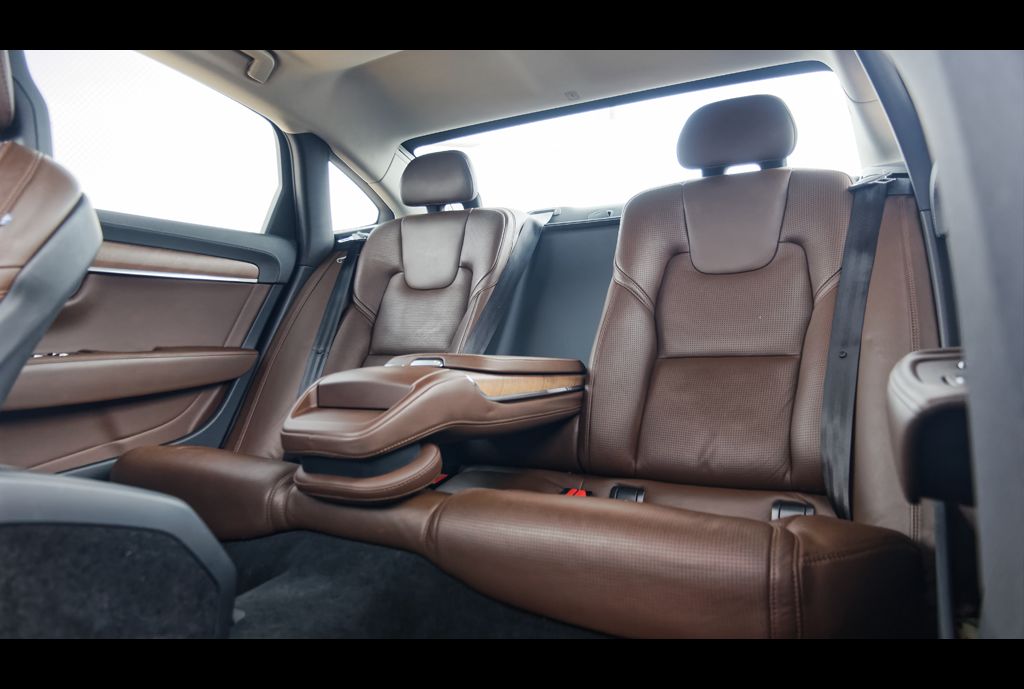 沃尔沃xc60和s90哪个更安全,沃尔沃s90安全测试