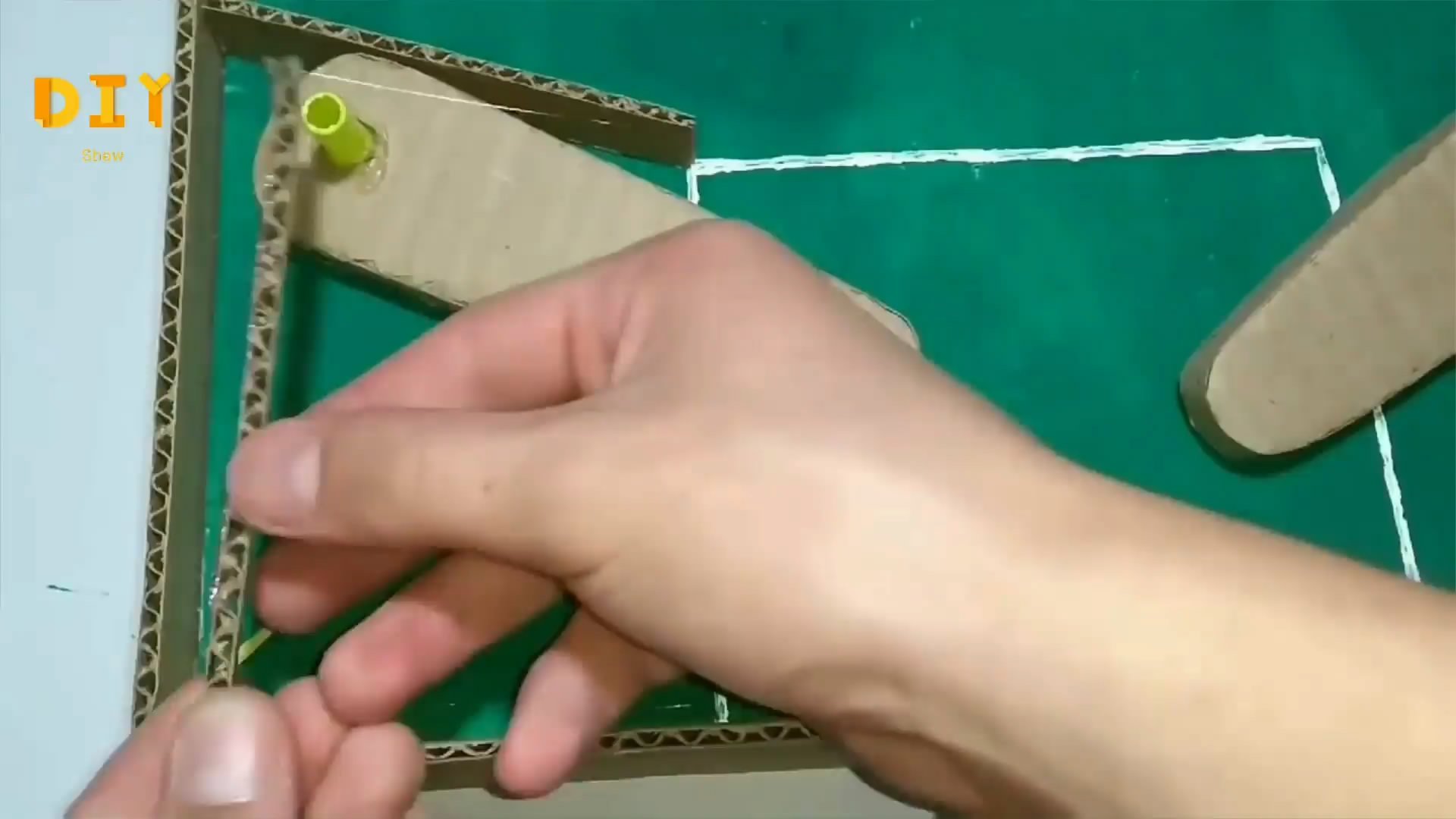 用纸做一个弹弹球游戏机教程来啦,足球游戏机手工简单易学