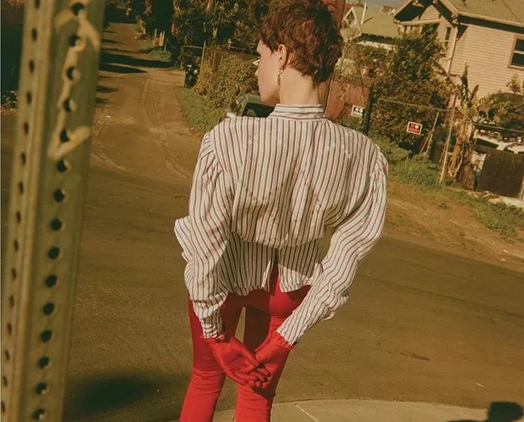 排队买“爆款”的年轻人，和他们的迷茫与不安