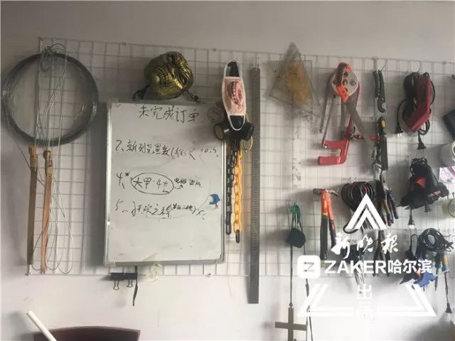 哈尔滨公务员辞职转行做道具师｜如今，一套cosplay装备卖10万