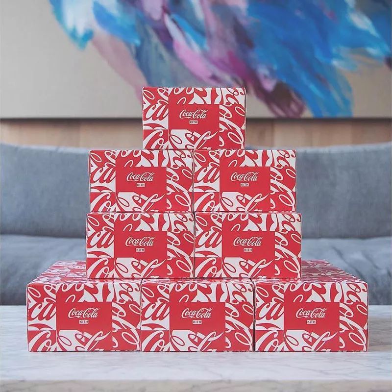 各国文字+瓶盖造型魔术贴！KITHxCoca-Cola三方联名本周发售