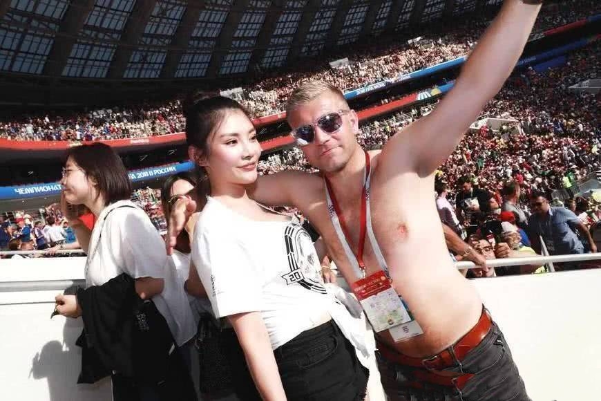 她因扮演最美角色爆红,演西虹市首富电影的女主角