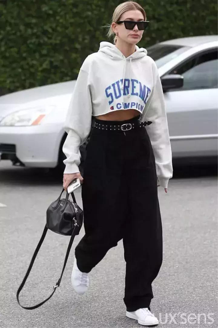 人人都有的白t怎么穿才高级,人人都有的长袖t恤怎么穿才时髦