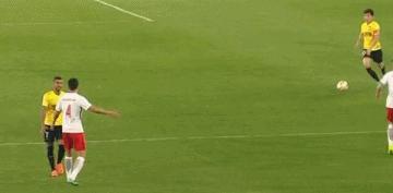 最低标准停8场！中超“肘击”犯规被重点打击前恒大队长首尝*果禁**