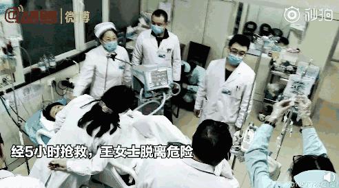 男人求人下跪感人视频,男生下跪片段