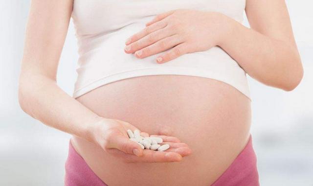 孕期补钙补维生素用什么,孕期补钙补得少对胎儿有影响吗