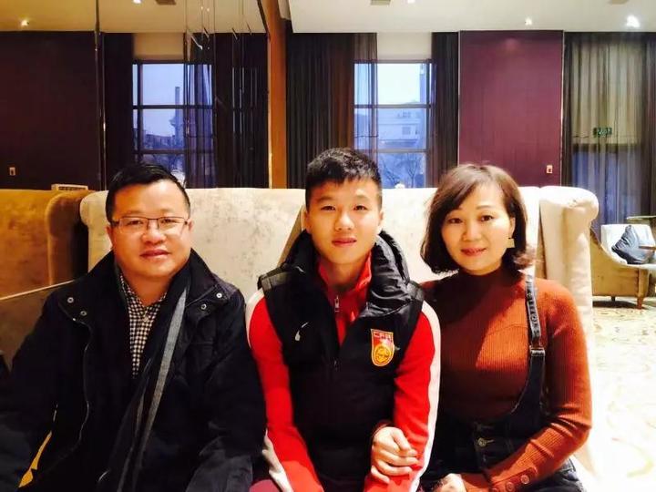 小贝附体！亚运会足球比赛多角度欣赏小将姚均晟