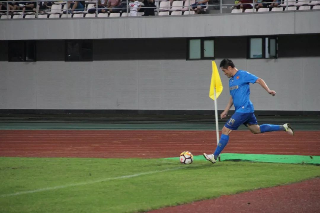 昔日“超白金一代”，现在只为享受足球，37岁的胡兆军在毅腾落叶归根