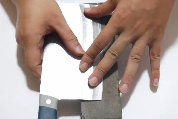 菜刀怎么磨刀最快最好,家用菜刀钝了怎么磨刀才锋利呢