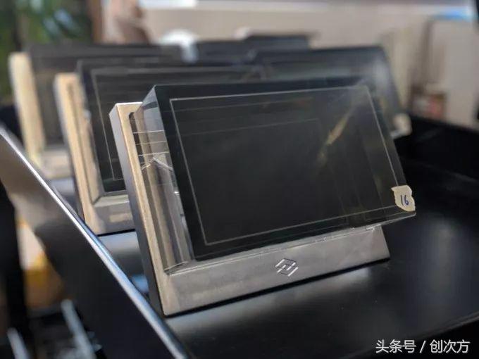 向往中的3D显示屏，可放置桌面，相框大小，随时展示全息图像