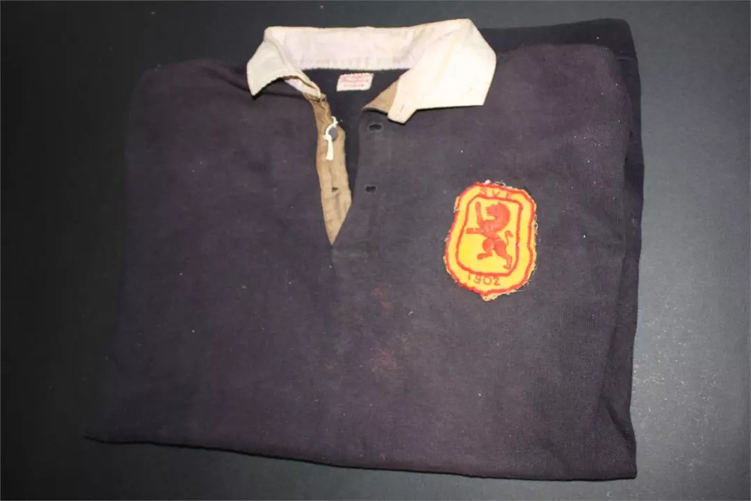 这个天才运动员，入选板球、足球国家队，还保持跳远世界纪录