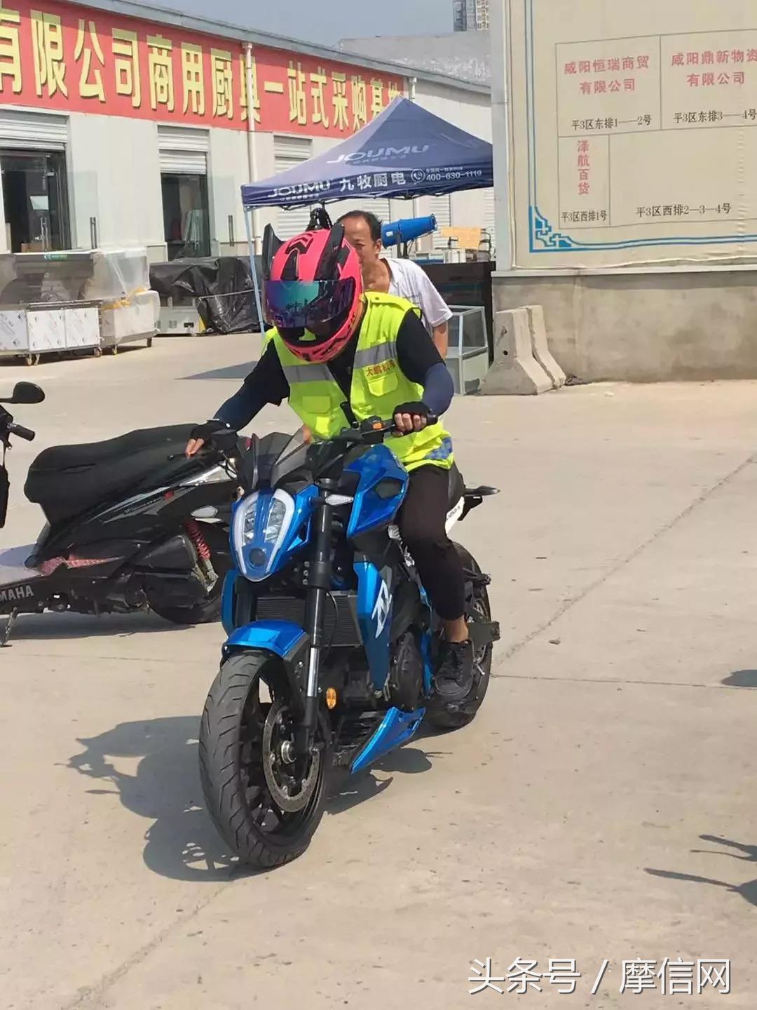 新感觉双缸250视频,250双缸摩托车街车最强推荐