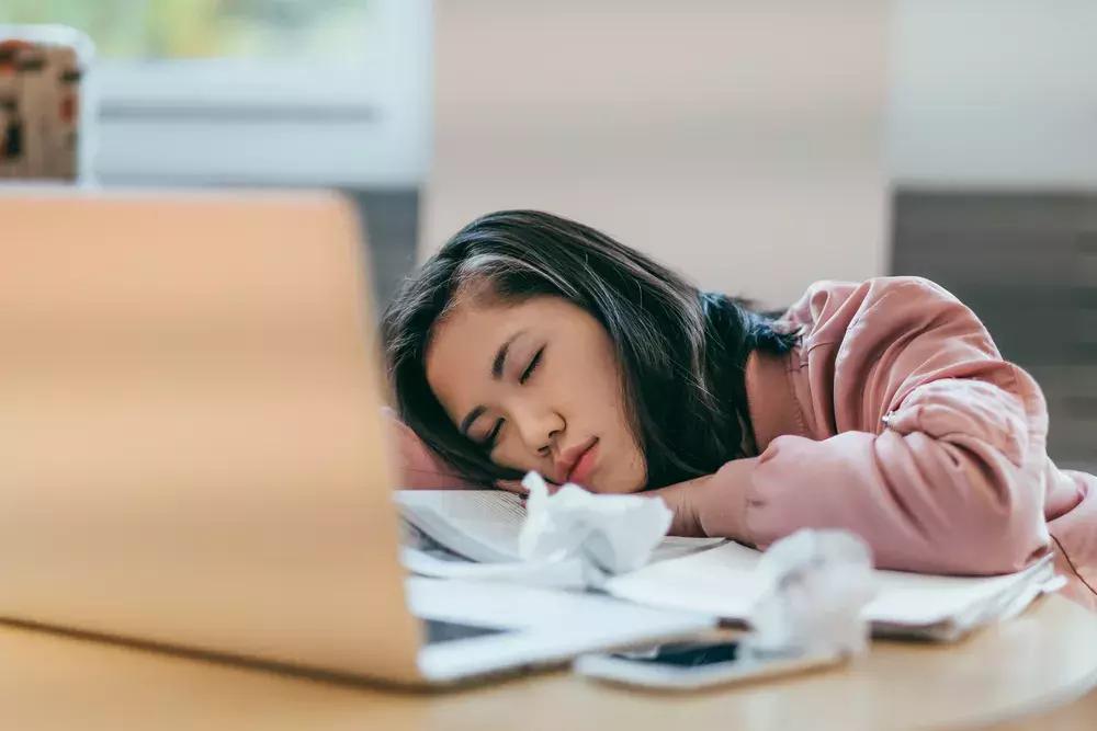 早上起来口苦是怎么缓解,早上起来口苦的原因和治疗方法