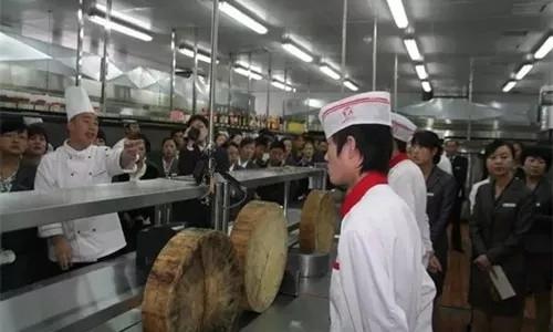 00后打工连个服务员都干不了,00后工资不要了直接走人可以吗