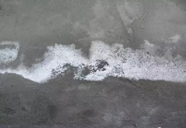 室外地面石材泛碱怎么办,石材铺装泛碱如何处理