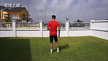 足球教学丨中场球员每天必练的接球方法